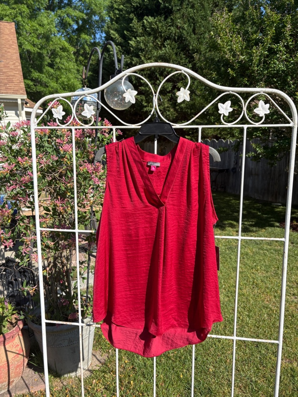 Vince Camuto Scarlet Red V-Neck Sleeveless Blouse